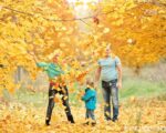 Сімейна фотосесія – 12 цікавих ідей. Золота осінь